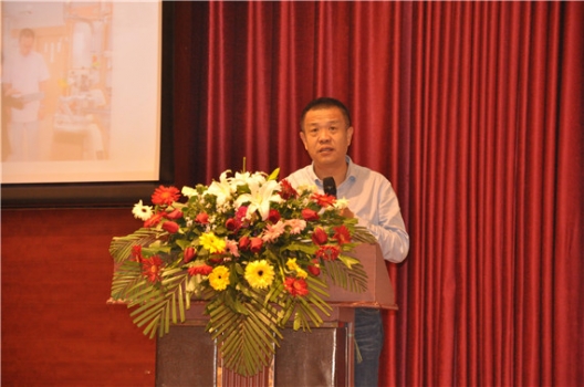 會議主持中慧 張勇_副本.jpg