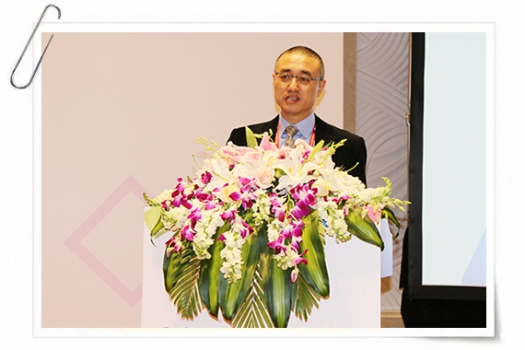 甘博士主持論壇.JPG